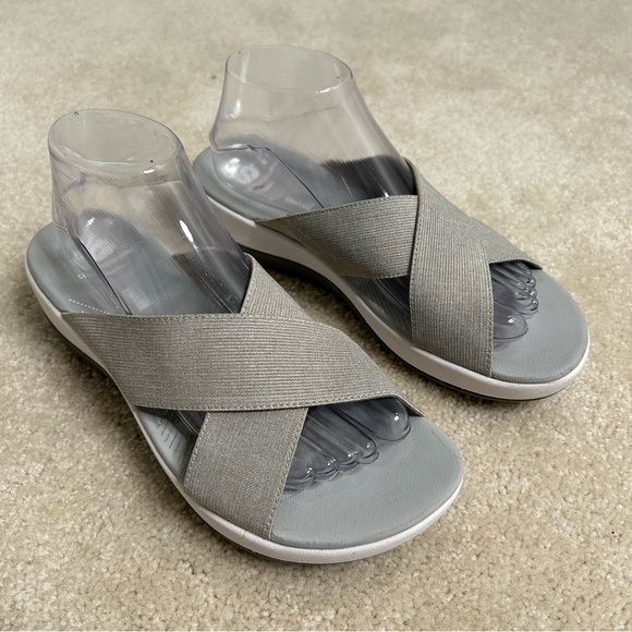 Clarks Cloudsteppers Arla Elin Slide Cushioned Sandals  Sz 9 - Picture 3 of 9